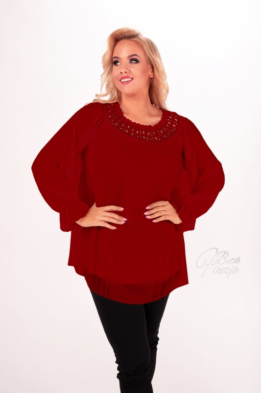 Plisowana bluzka z gipiurą bordowa