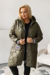 Dłuższa pikowana kurtka damska khaki z kapturem oversize do 130 cm w biuście