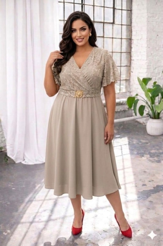 Sukienka z koronkowym dekoltem beżowa