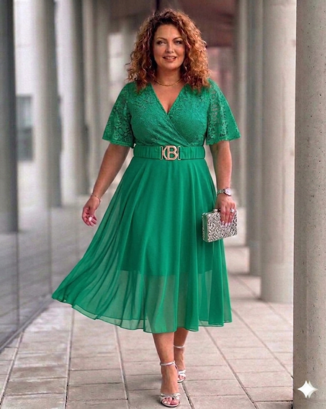 Sukienka z koronkowym dekoltem zielona