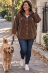 Miękka Bluza Sztruksowa Plus Size z Kapturem i Guzikami – Oversize czekoladowa